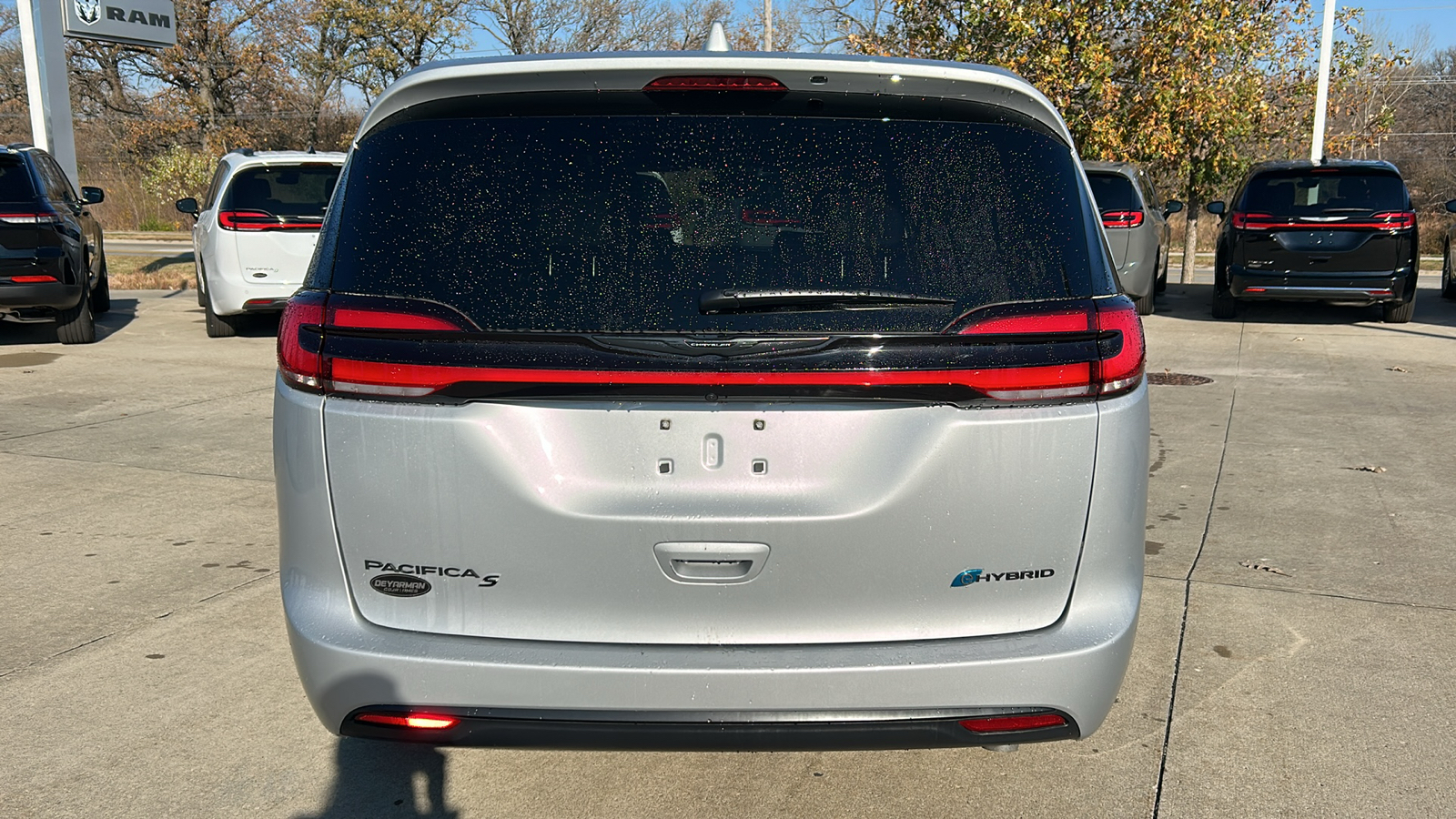 2022 Chrysler Pacifica Hybrid Touring L 4