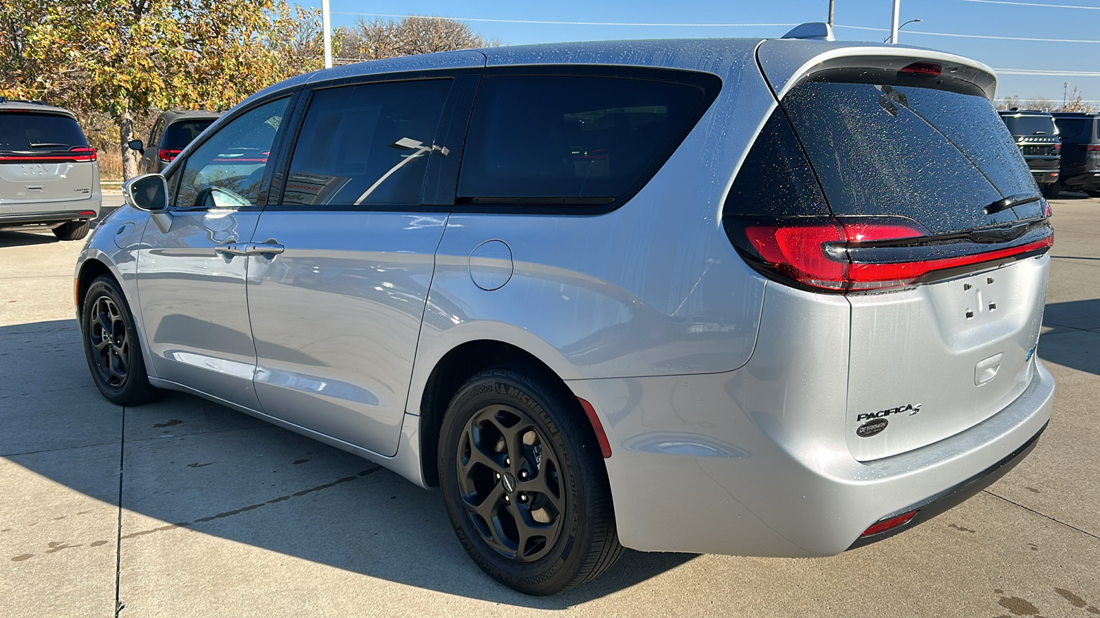 2022 Chrysler Pacifica Hybrid Touring L 5