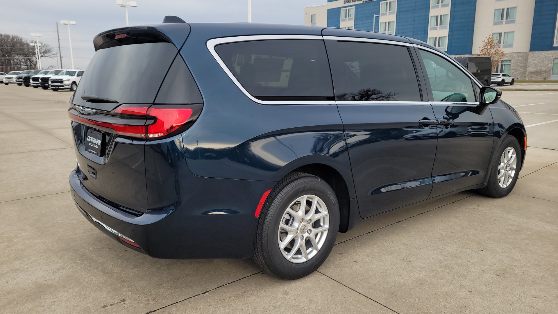 2025 Chrysler Pacifica  3