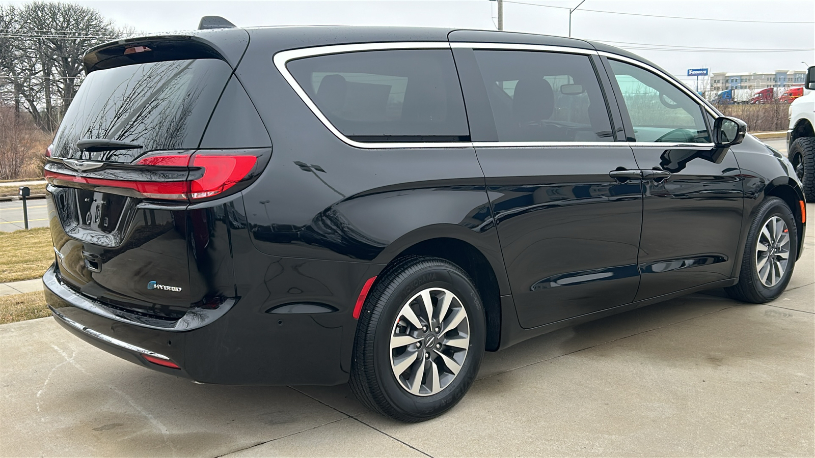 2025 Chrysler Pacifica Hybrid Select 3