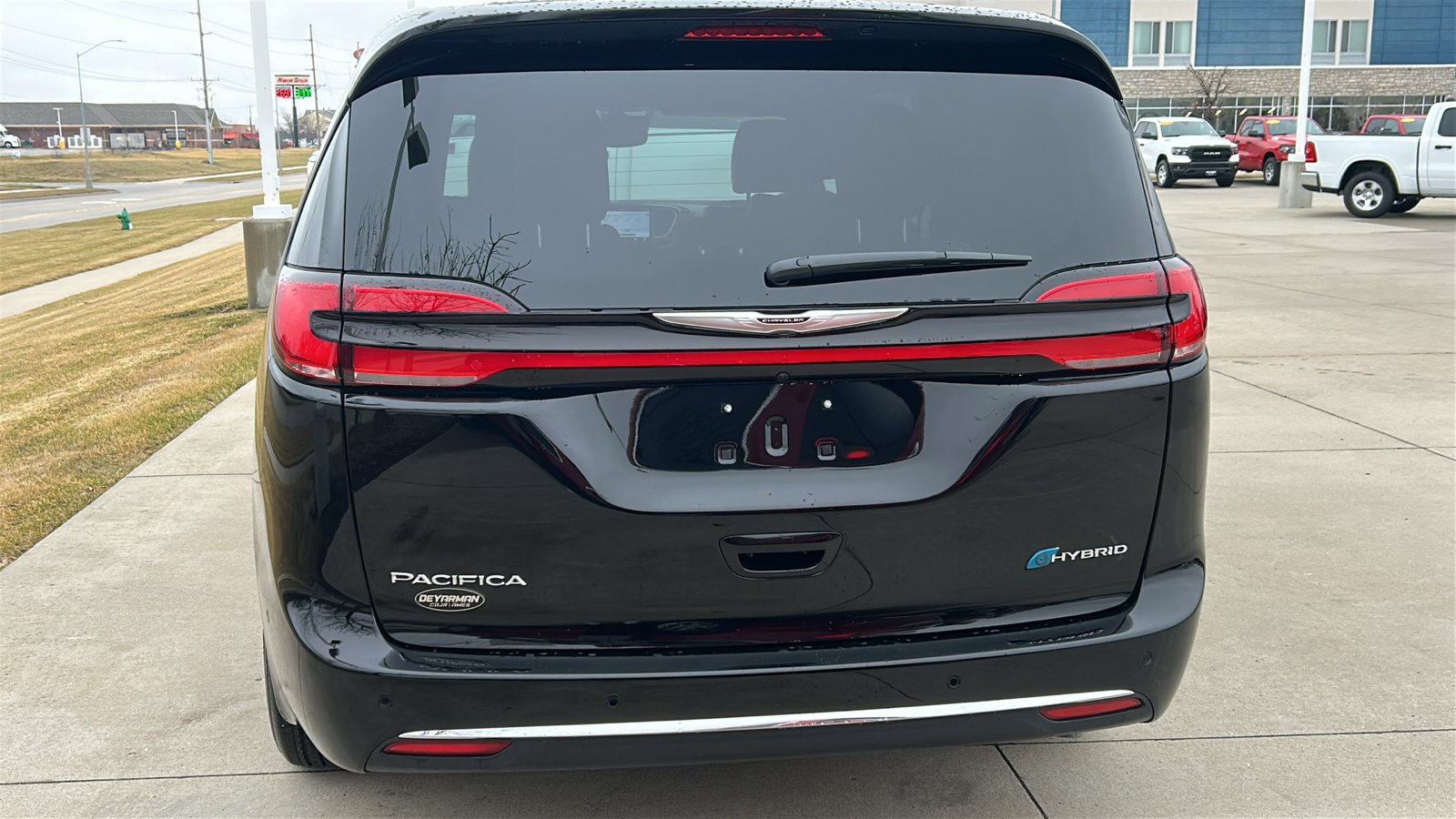 2025 Chrysler Pacifica Hybrid Select 4