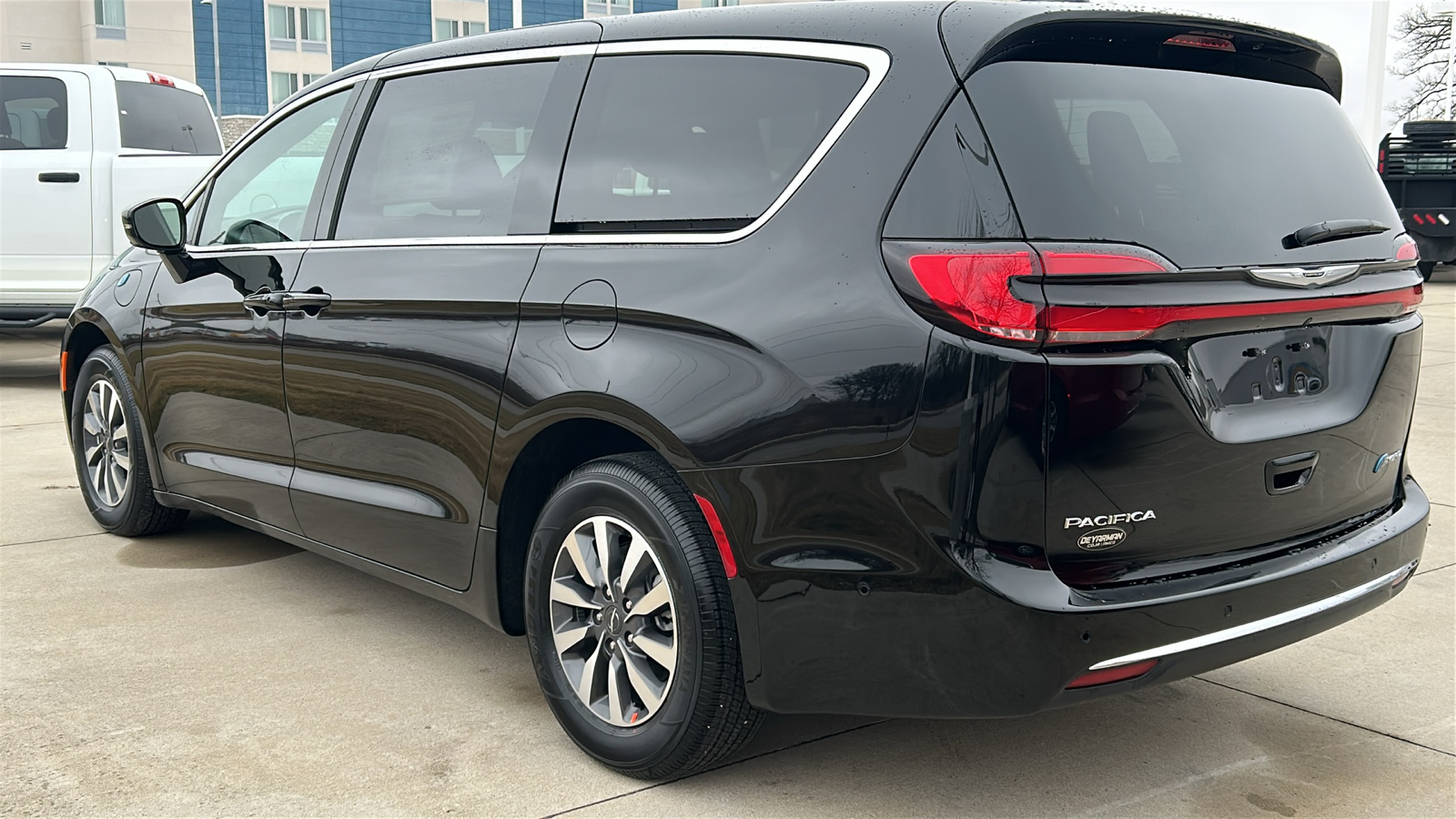 2025 Chrysler Pacifica Hybrid Select 5