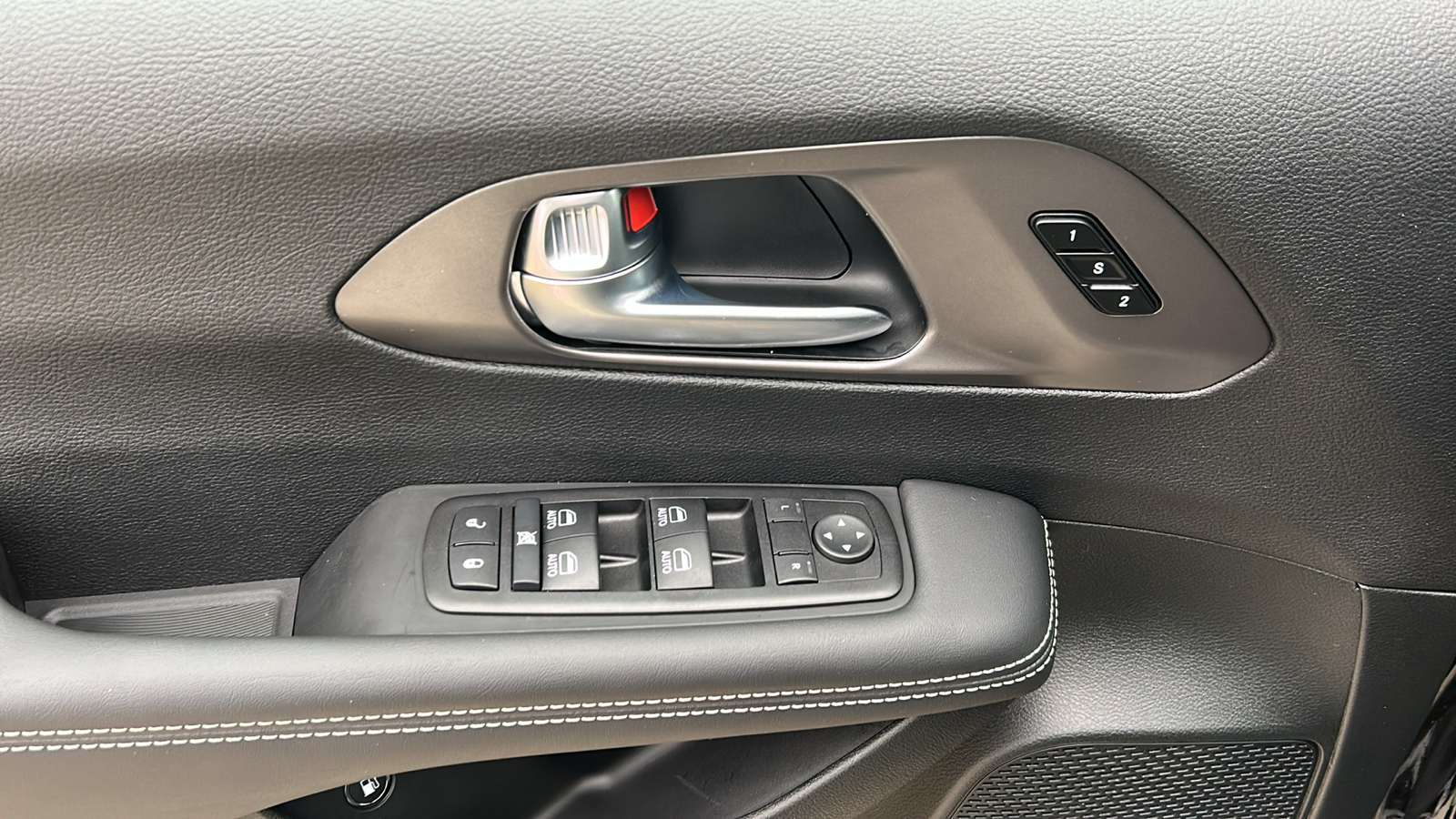 2025 Chrysler Pacifica Hybrid Select 11