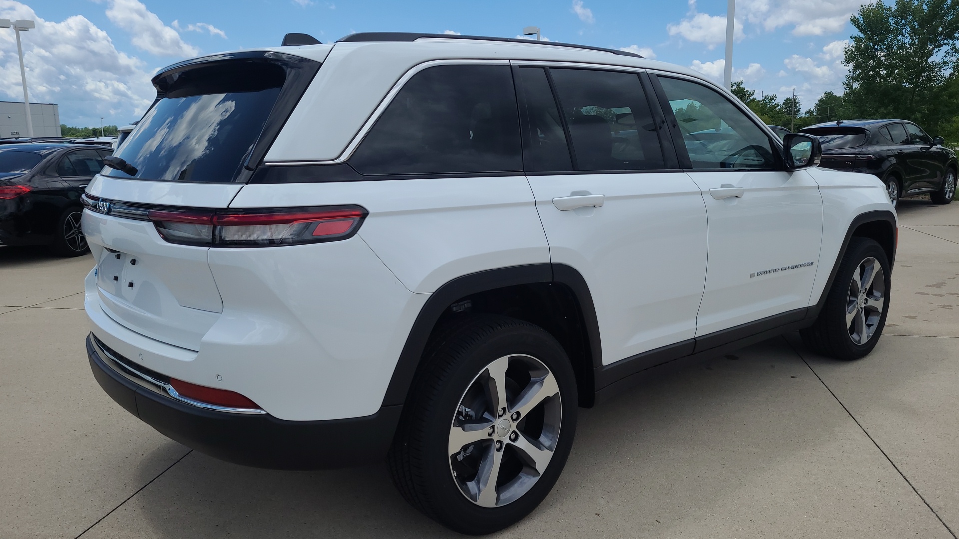 2023 Jeep Grand Cherokee Base 4xe 3