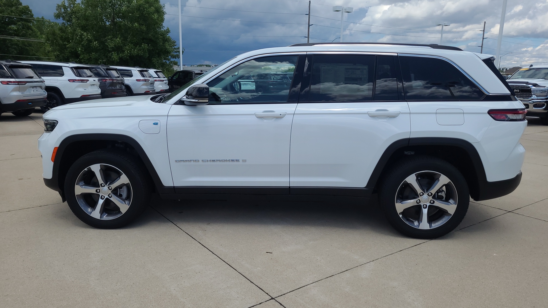 2023 Jeep Grand Cherokee Base 4xe 6