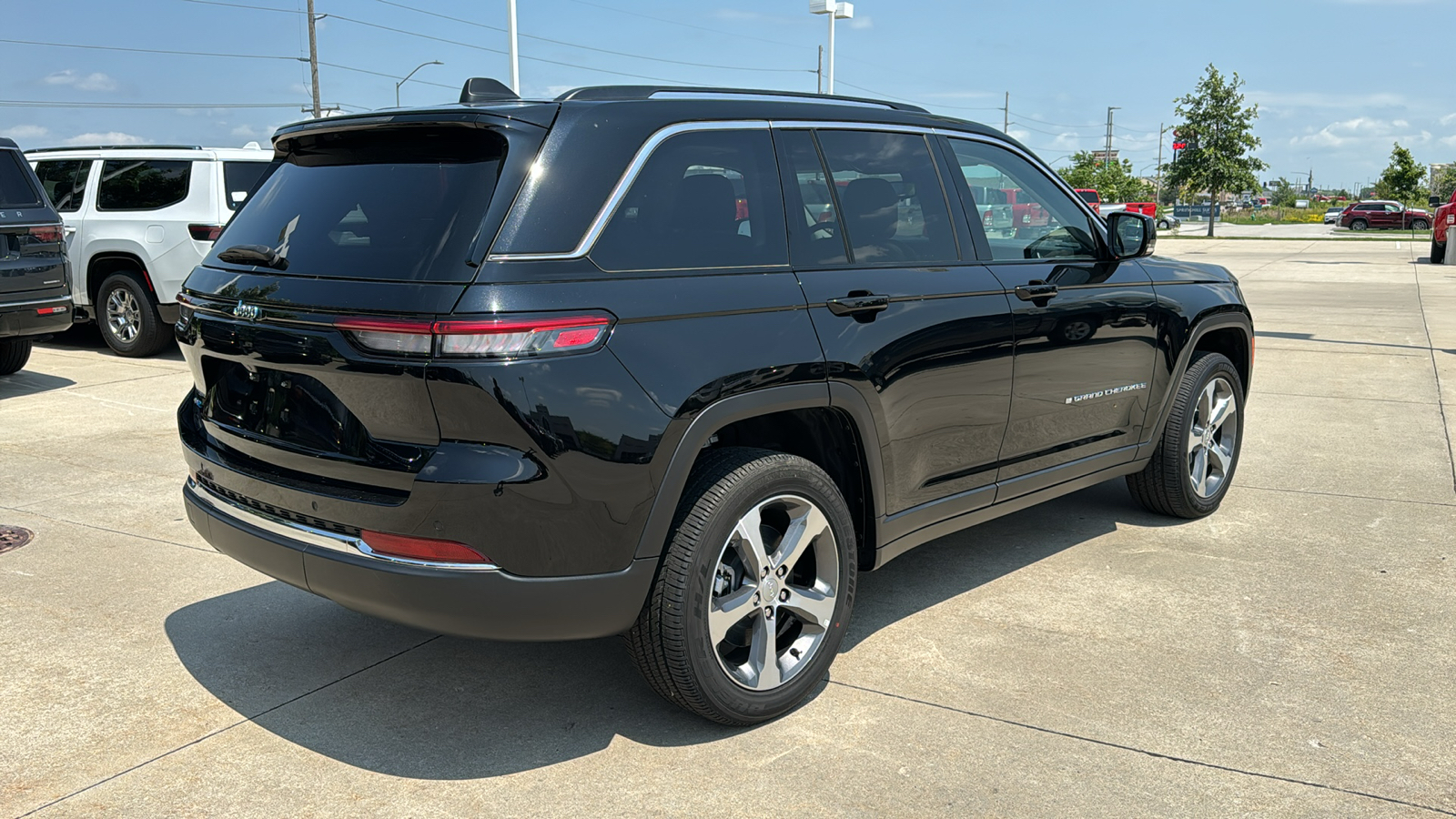 2023 Jeep Grand Cherokee Base 4xe 3