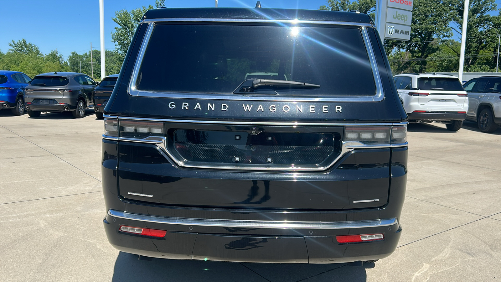 2023 Jeep Grand Wagoneer Series II 4