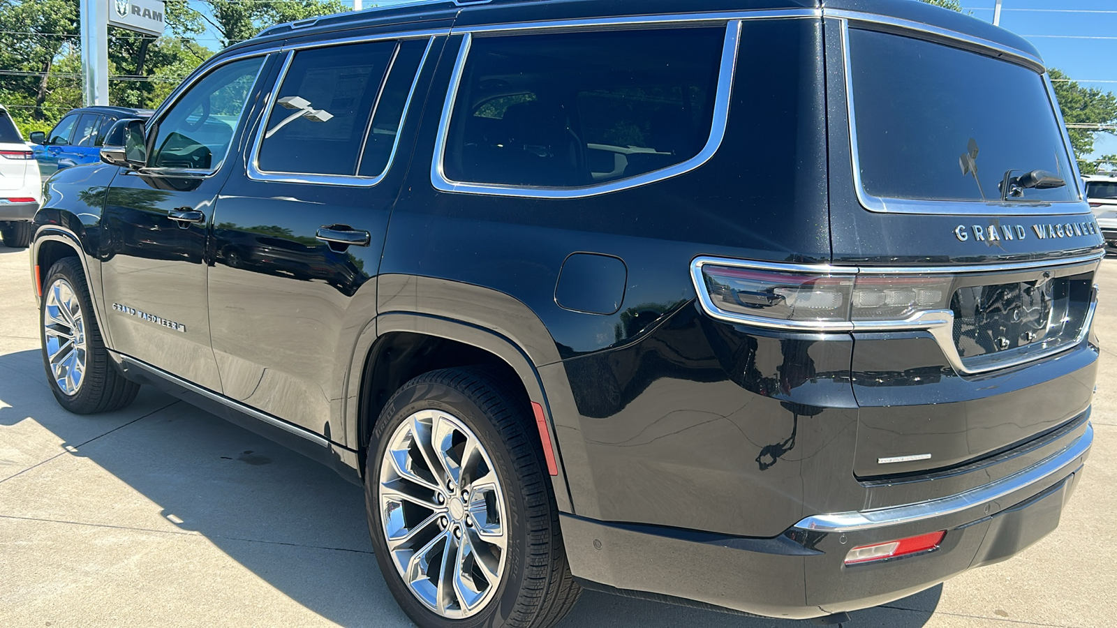 2023 Jeep Grand Wagoneer Series II 5