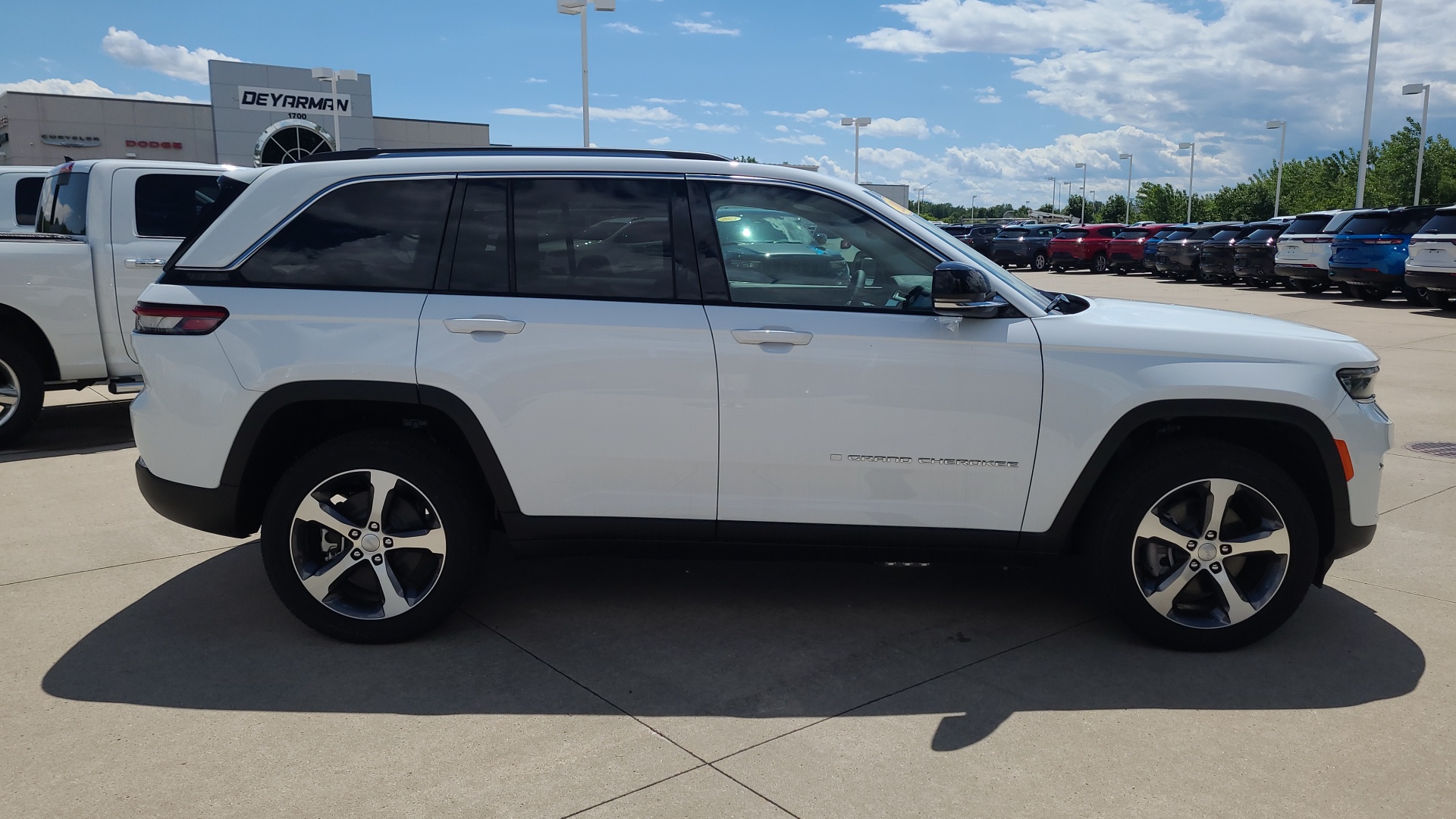 2024 Jeep Grand Cherokee  2