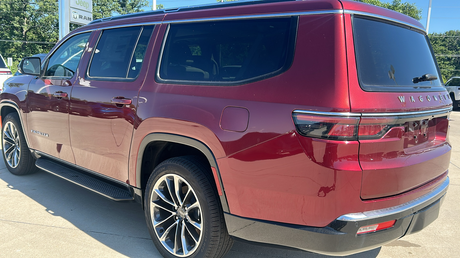 2024 Jeep Wagoneer L Series II 5