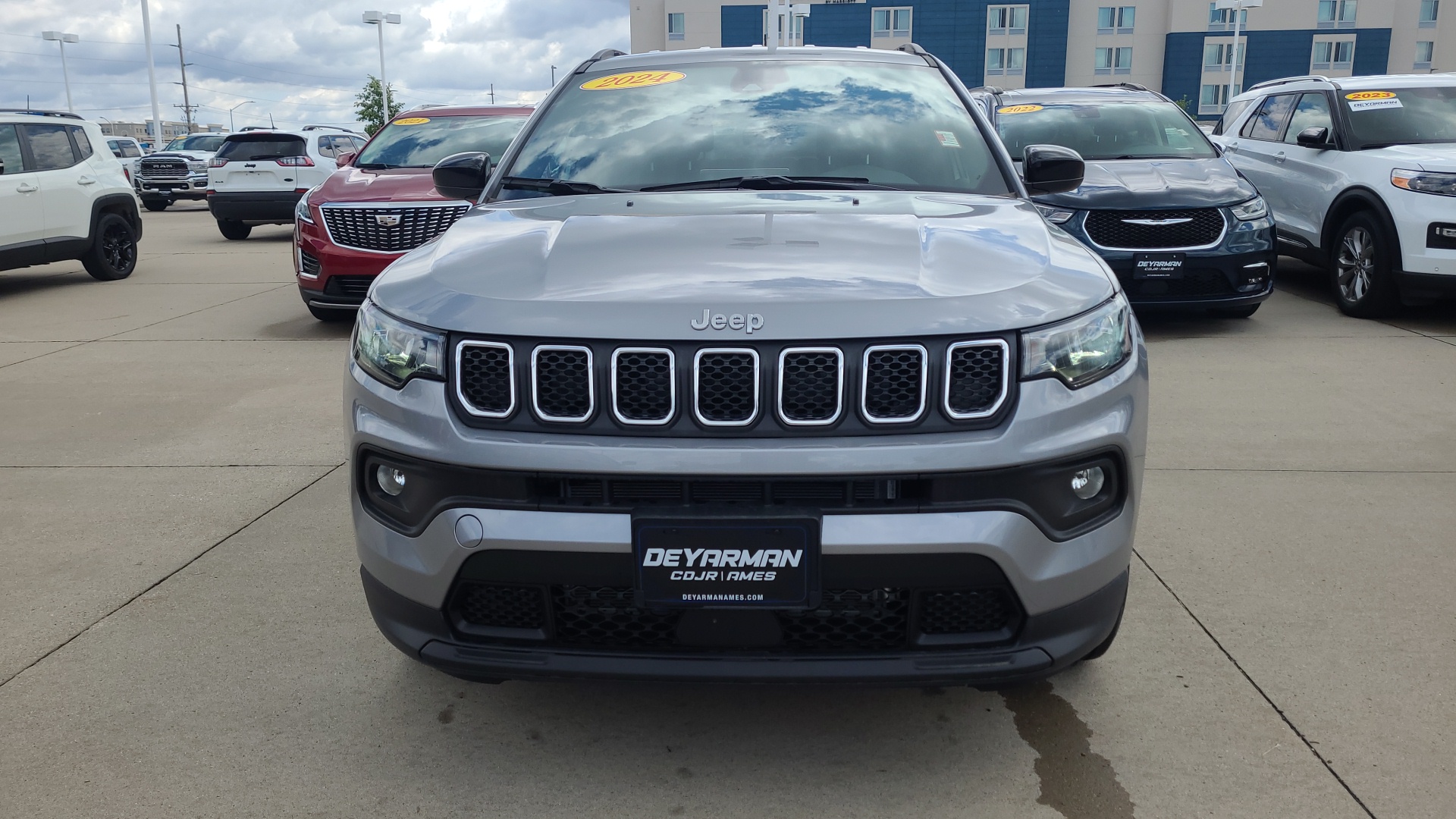 2024 Jeep Compass Latitude Lux 8