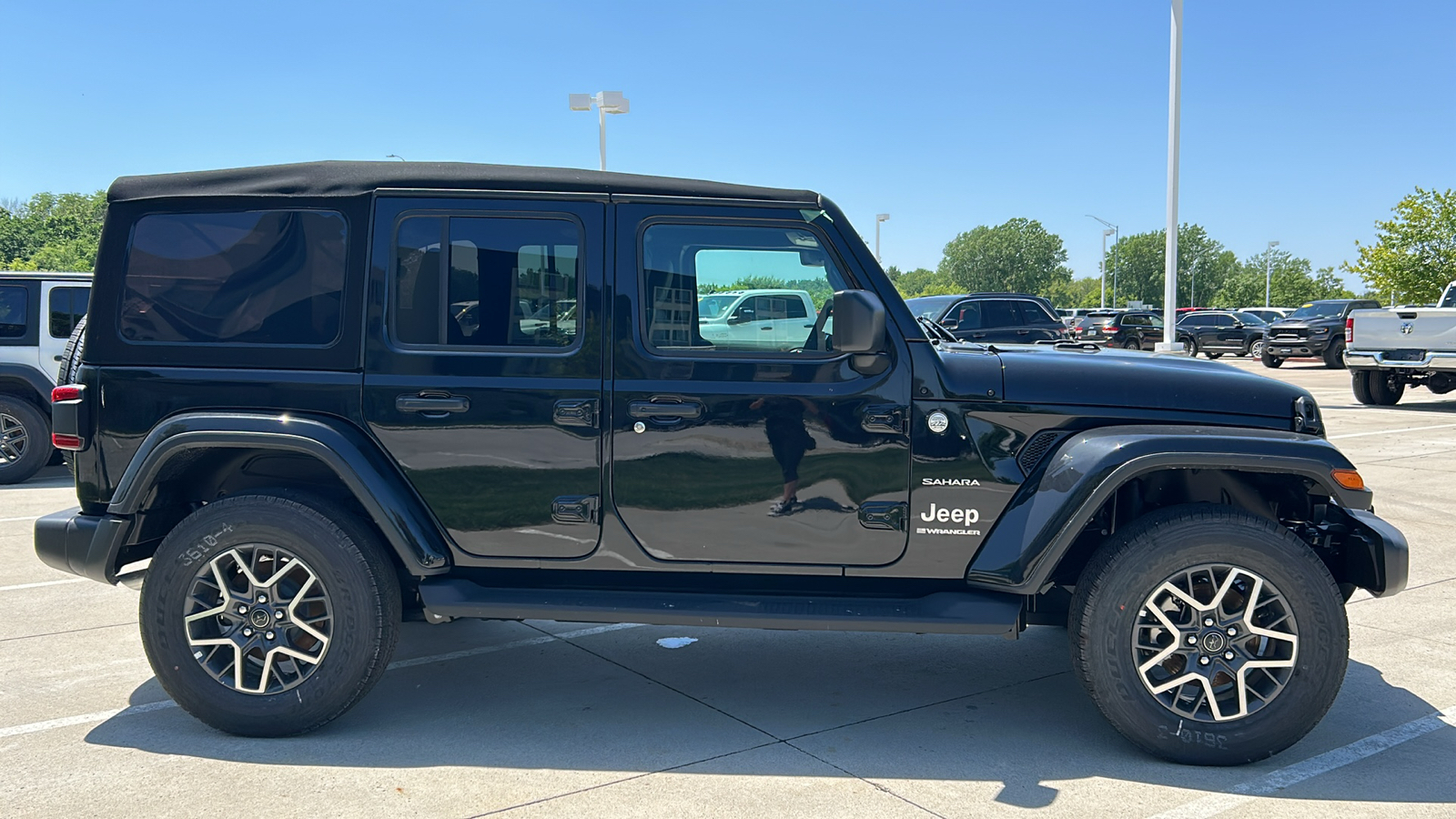 2024 Jeep Wrangler Sahara 2