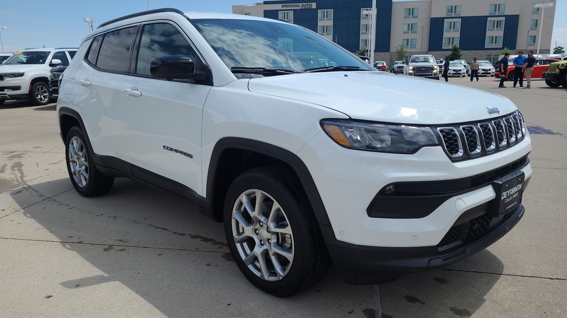 2024 Jeep Compass Latitude Lux 1