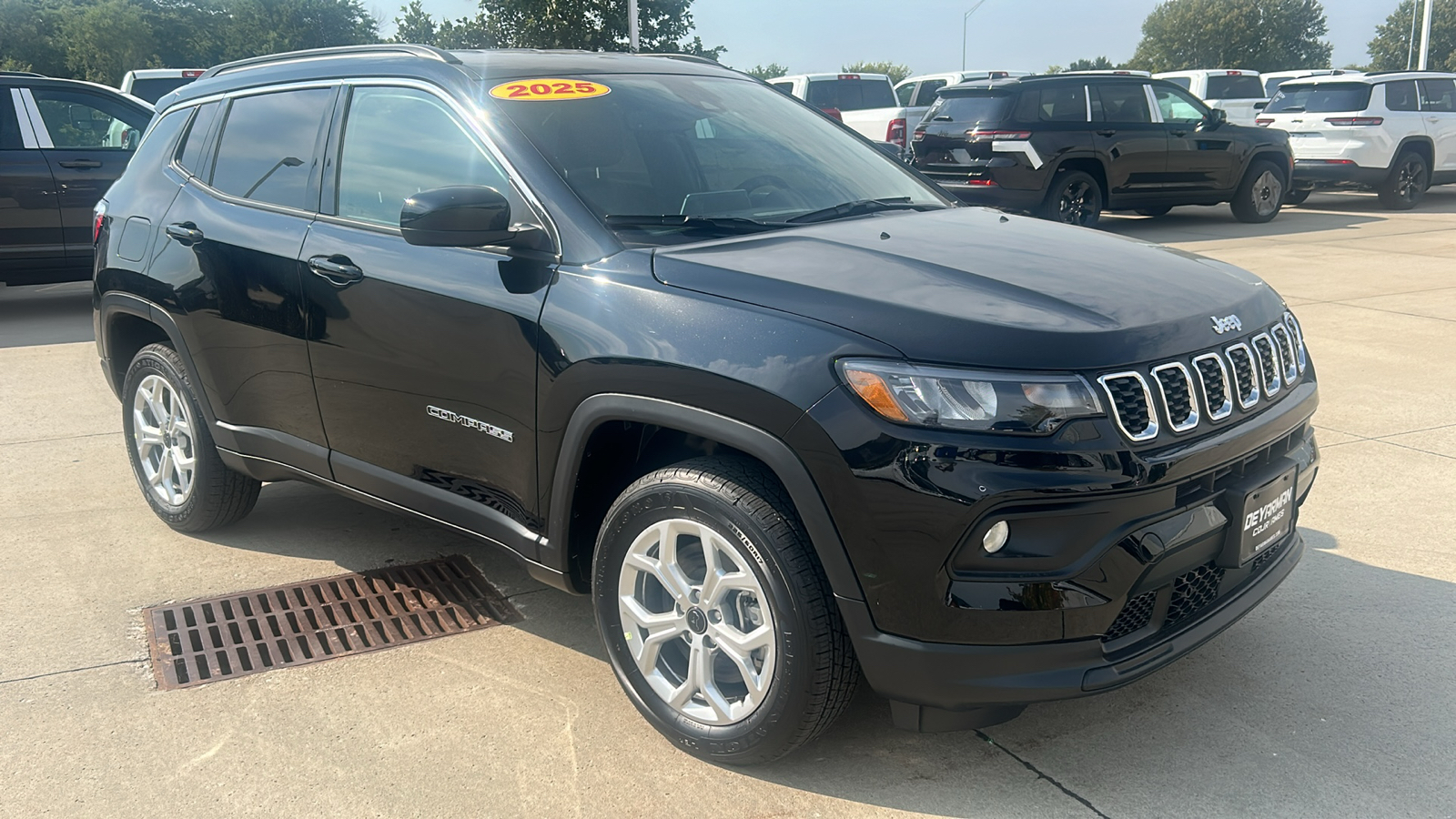 2025 Jeep Compass Latitude 1