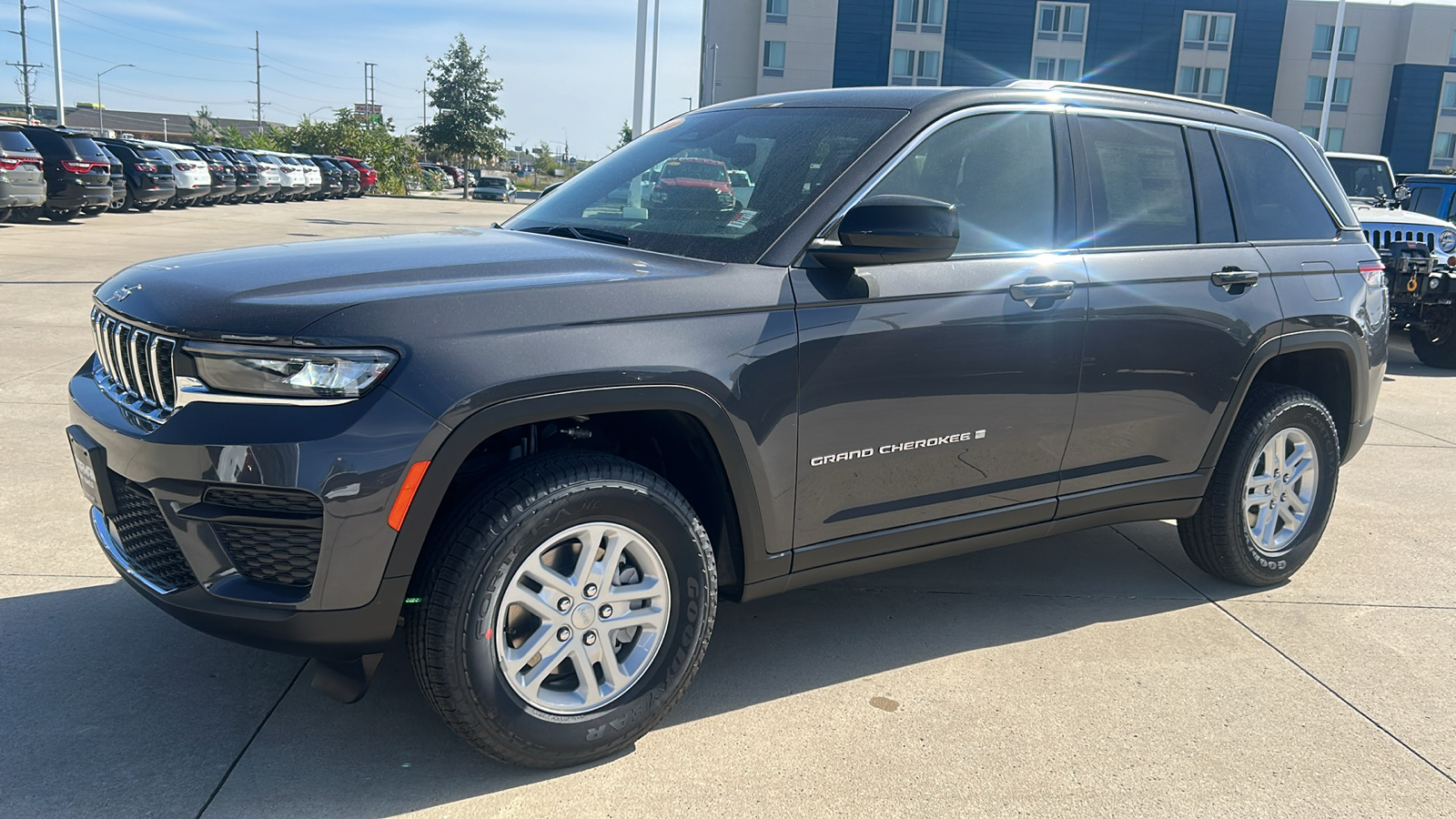 2024 Jeep Grand Cherokee Laredo 7