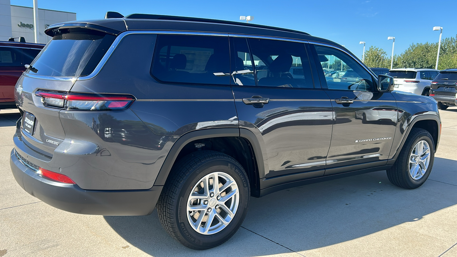 2024 Jeep Grand Cherokee L Laredo 3