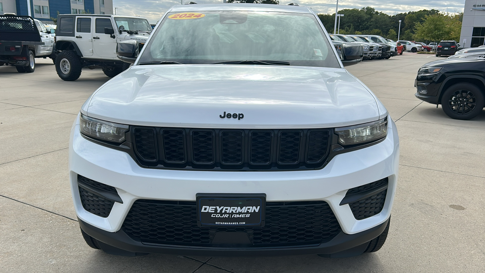 2024 Jeep Grand Cherokee Altitude X 8