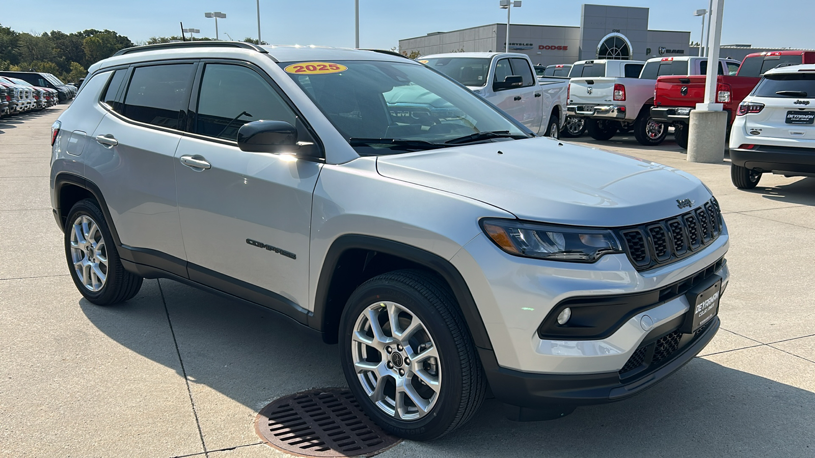 2025 Jeep Compass Latitude 1