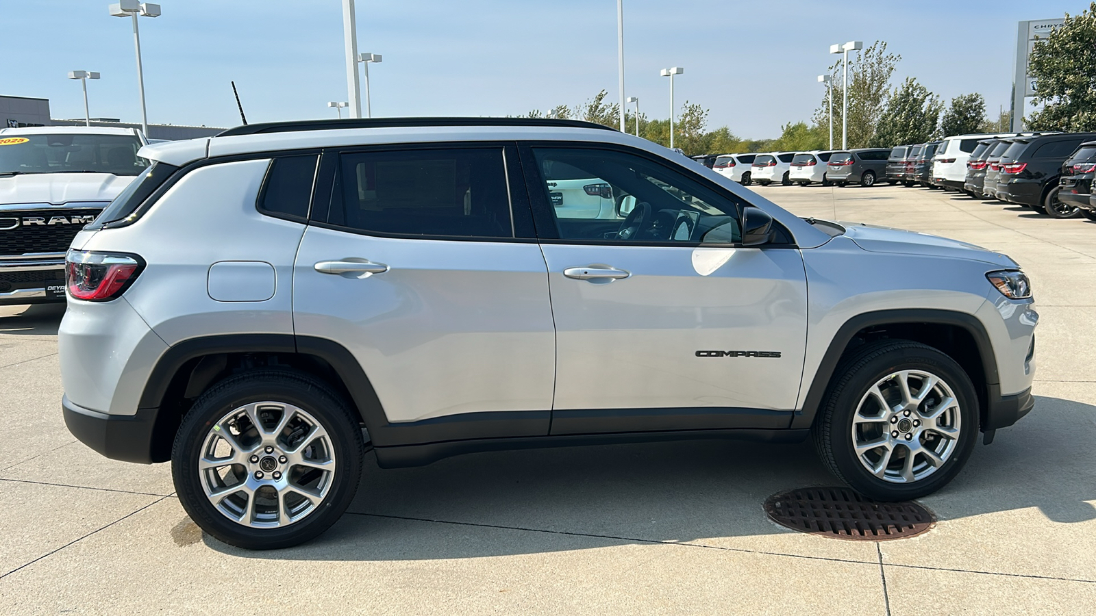 2025 Jeep Compass Latitude 2