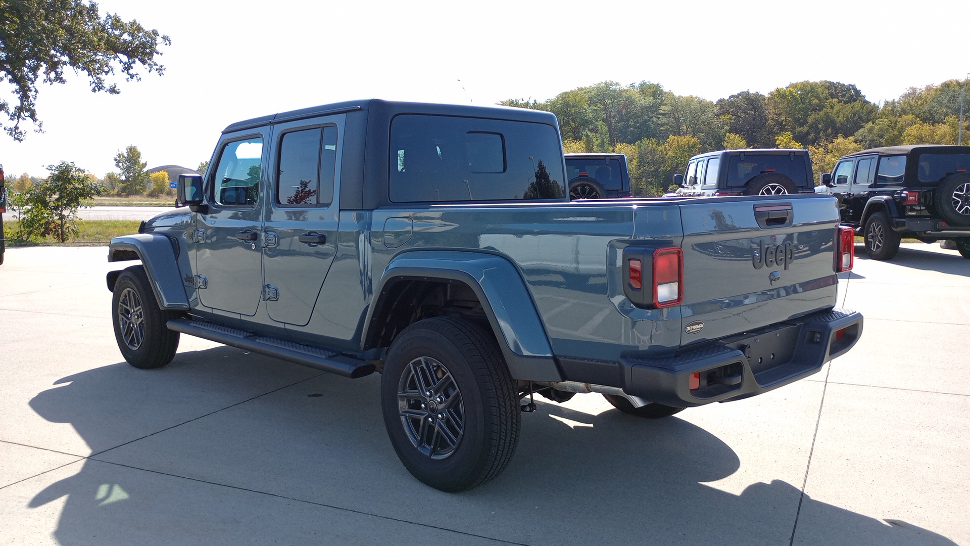 2024 Jeep Gladiator Sport 5