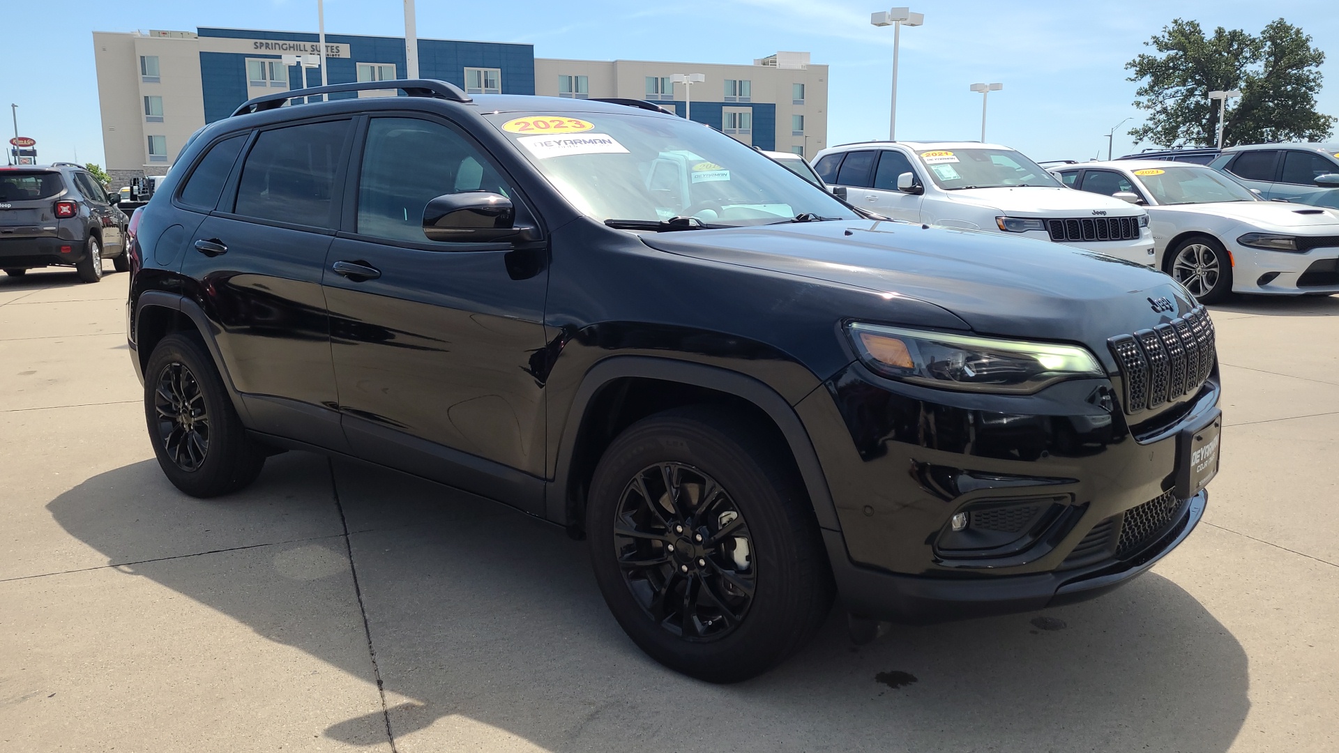 2023 Jeep Cherokee Altitude 1