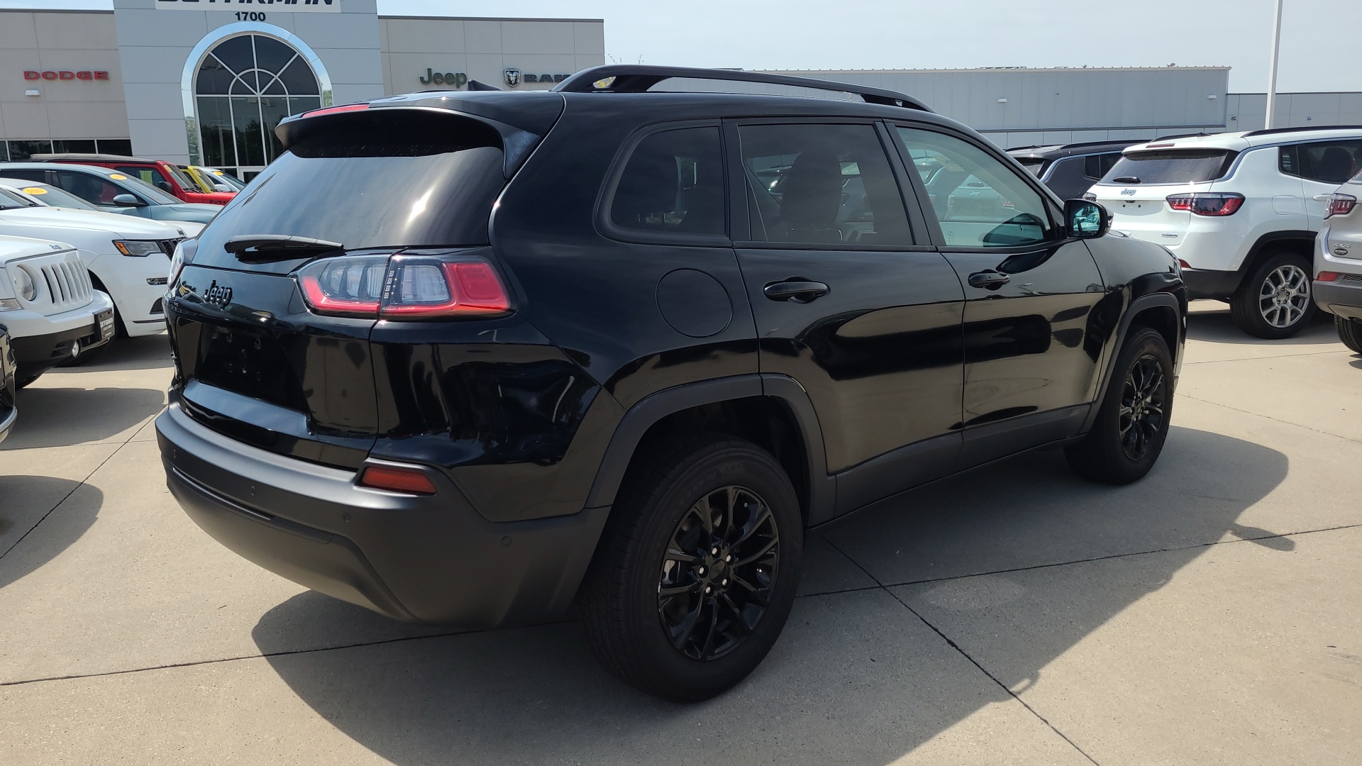 2023 Jeep Cherokee Altitude 3