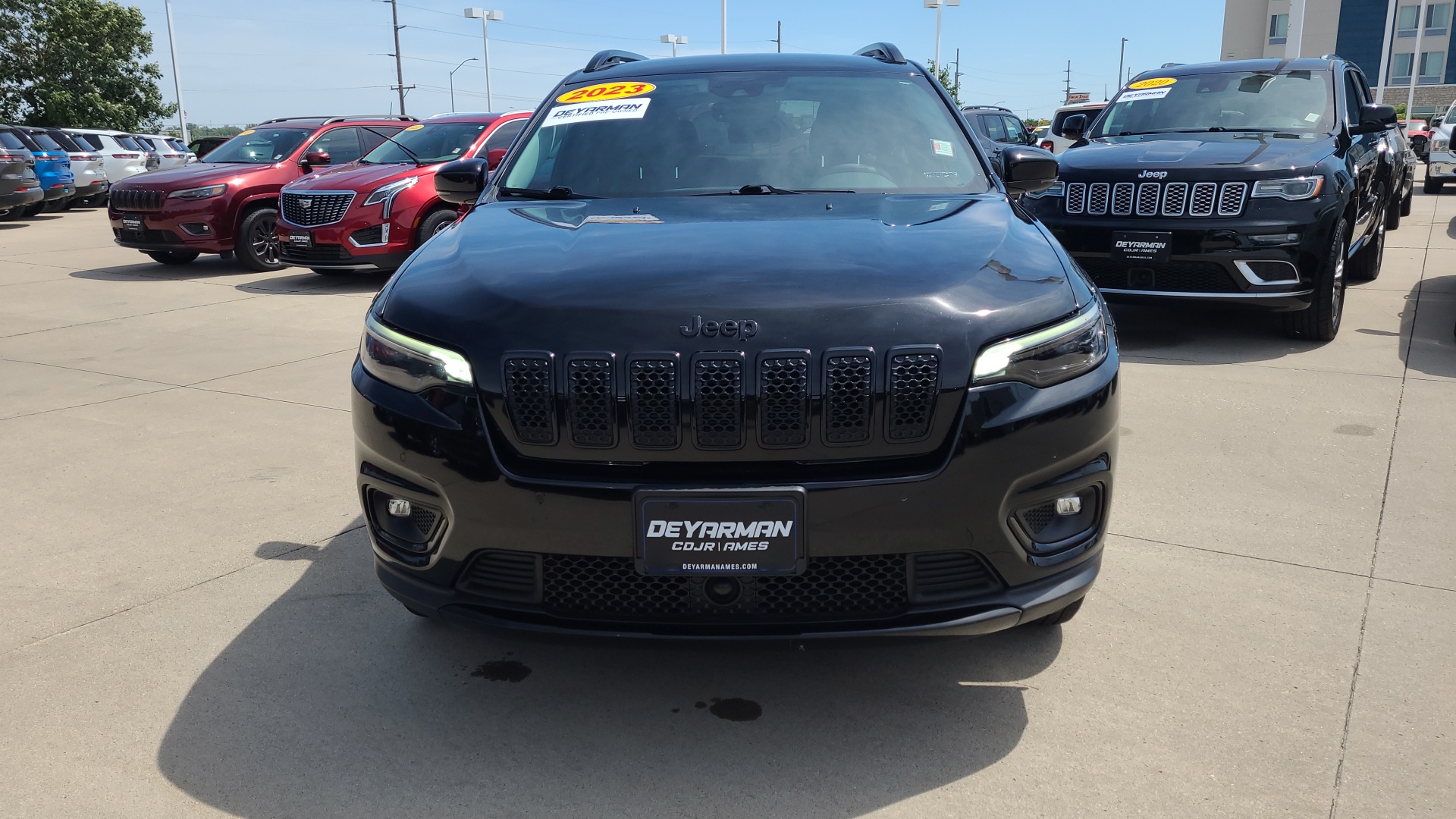 2023 Jeep Cherokee Altitude 8