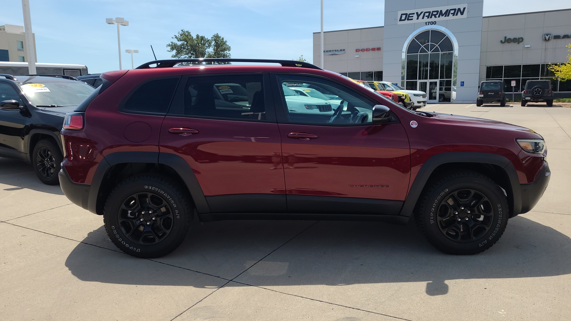 2022 Jeep Cherokee Trailhawk 2