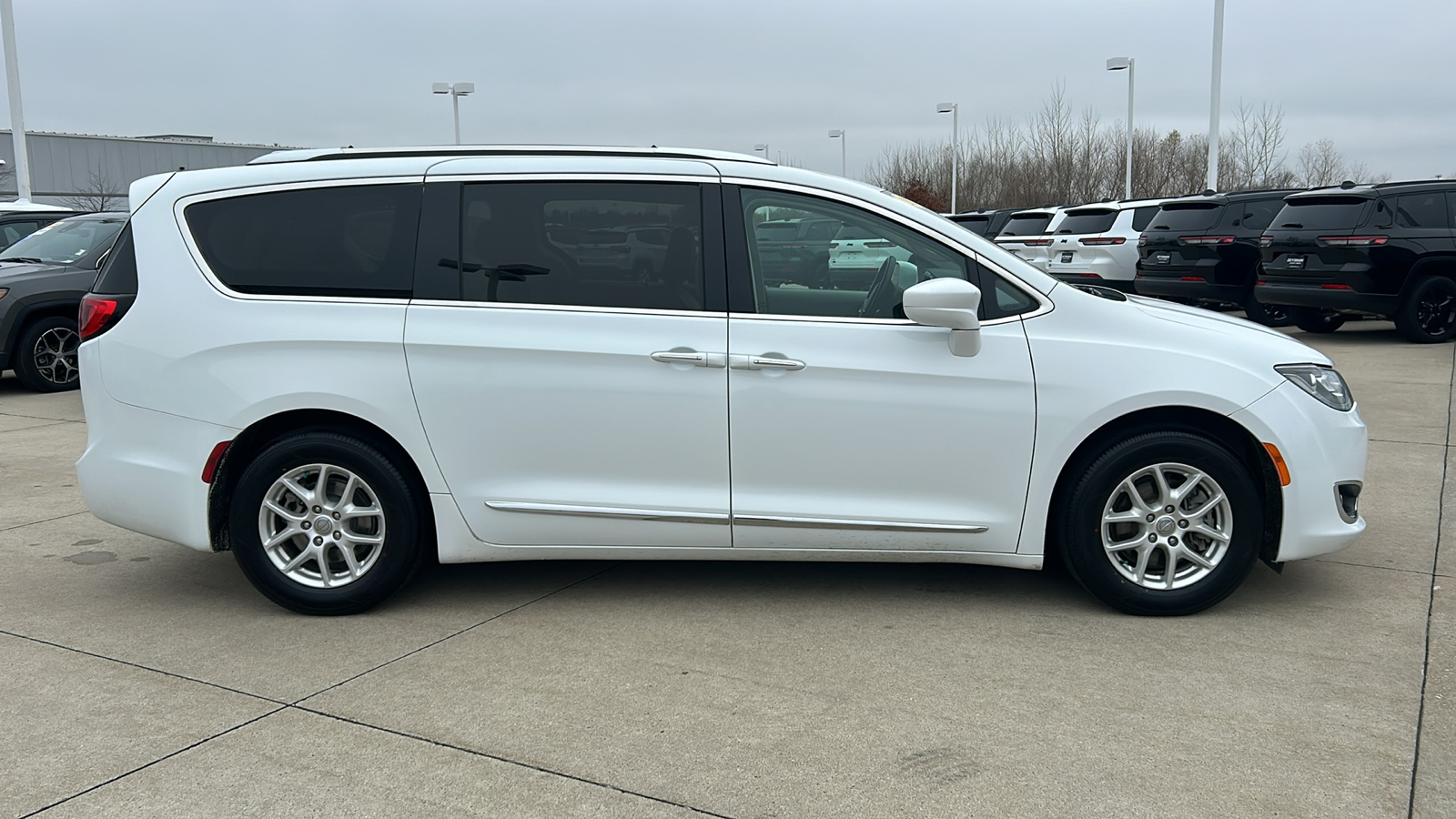 2020 Chrysler Pacifica Touring L 2