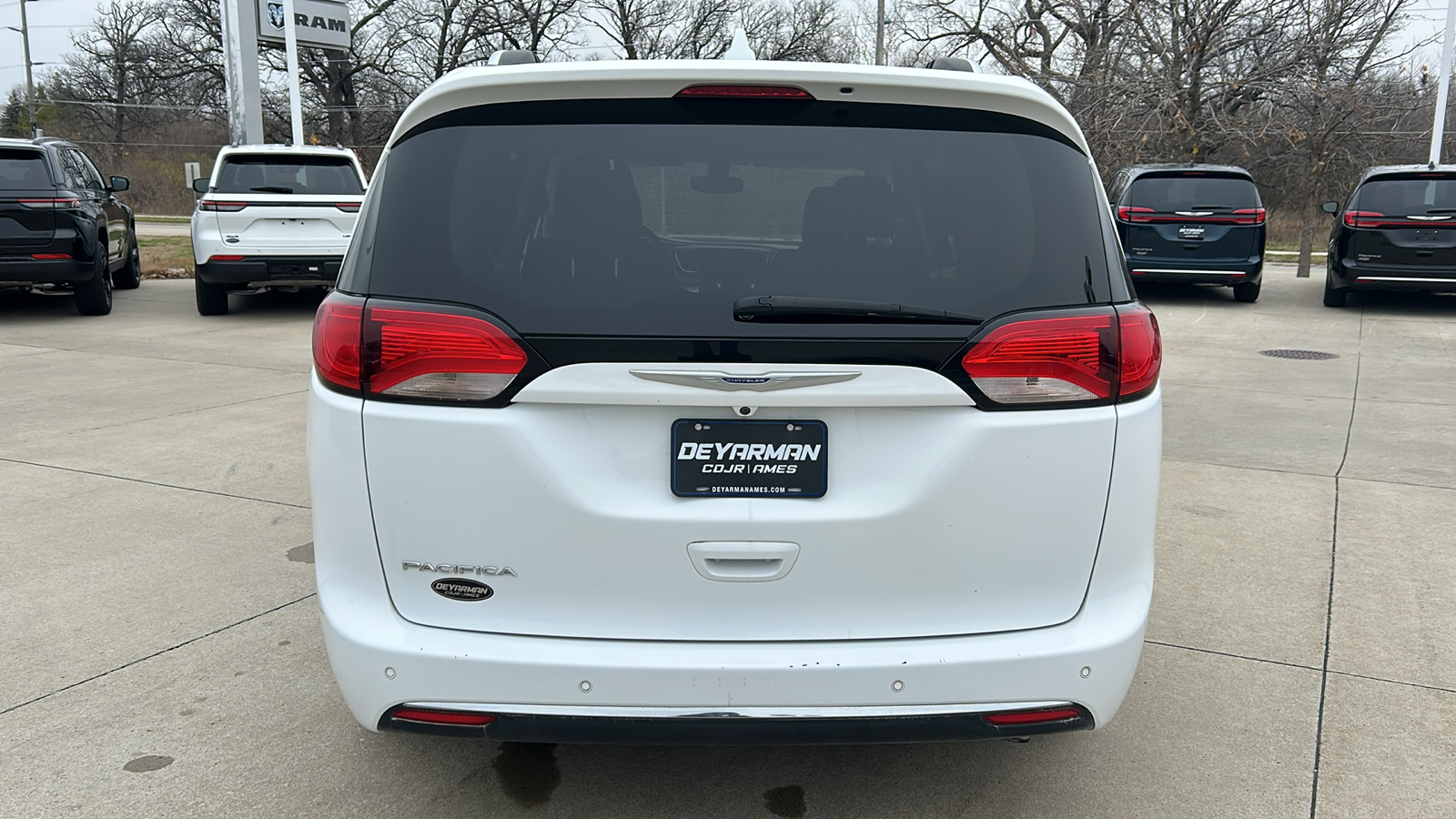 2020 Chrysler Pacifica Touring L 4