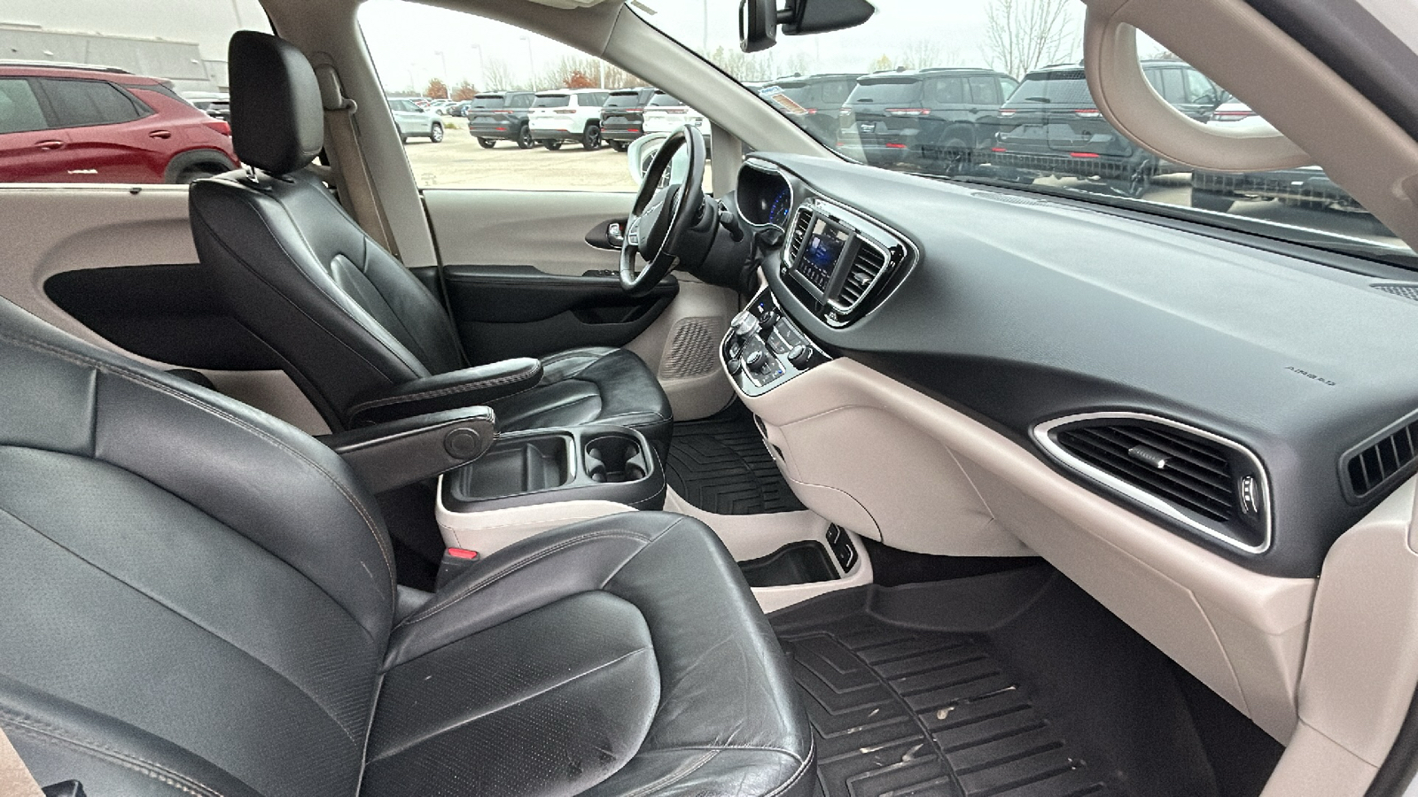 2020 Chrysler Pacifica Touring L 20