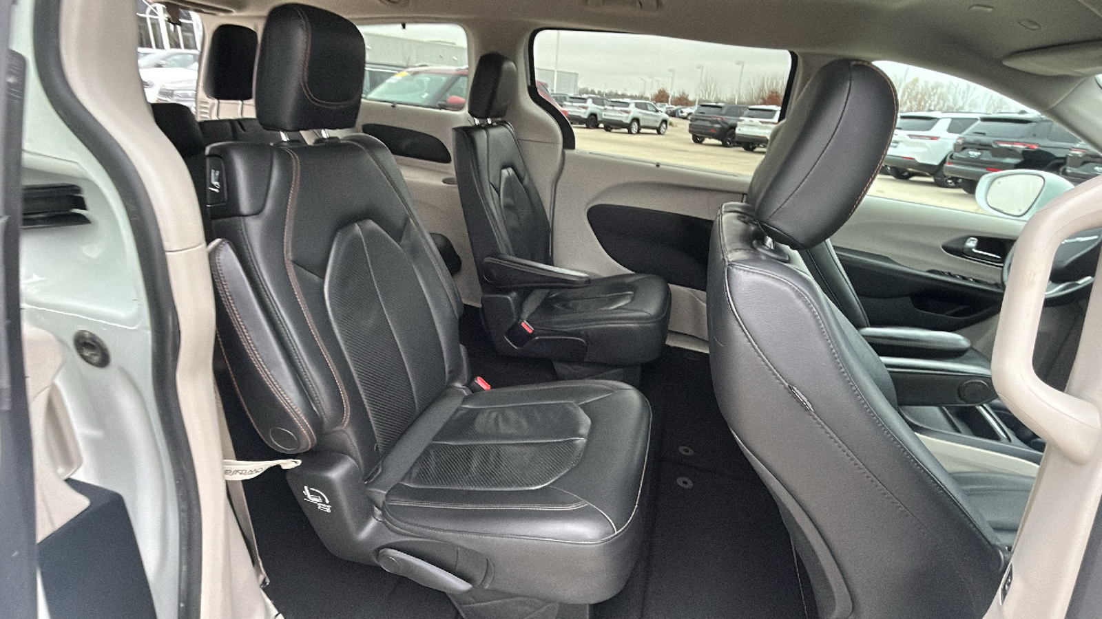 2020 Chrysler Pacifica Touring L 21