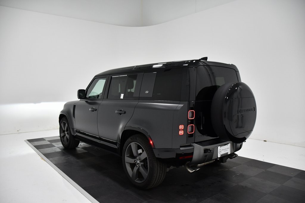 2024 Land Rover Defender 110 Carpathian Edition 3