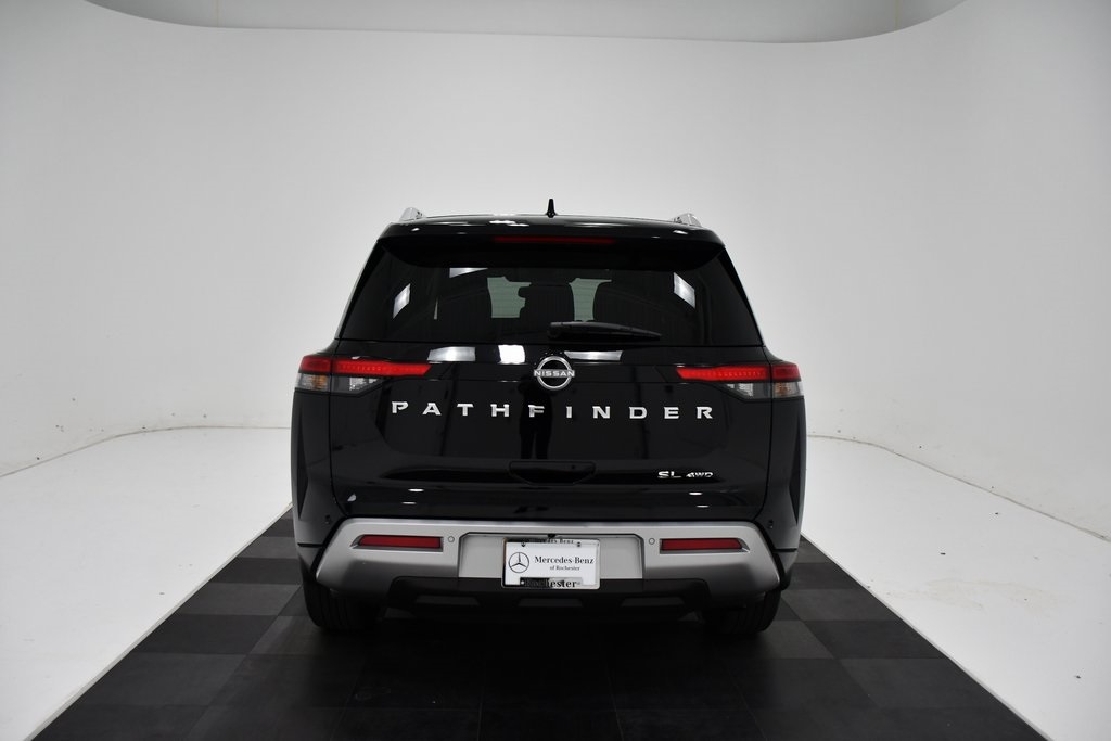 2022 Nissan Pathfinder SL 4