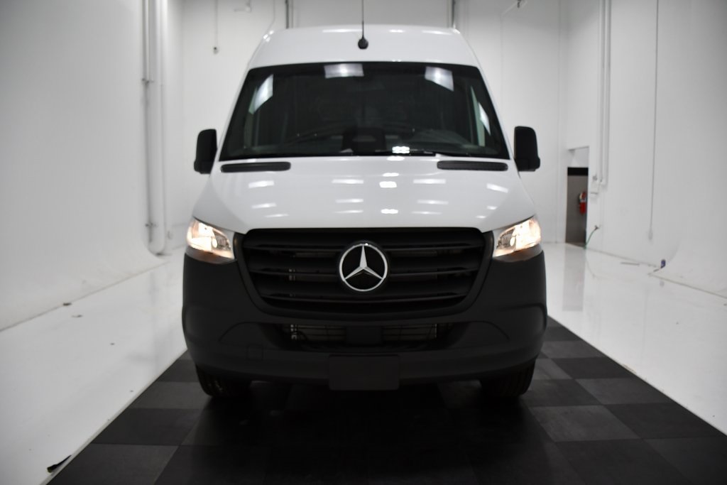 2025 Mercedes-Benz Sprinter 2500 Cargo 144 WB 2