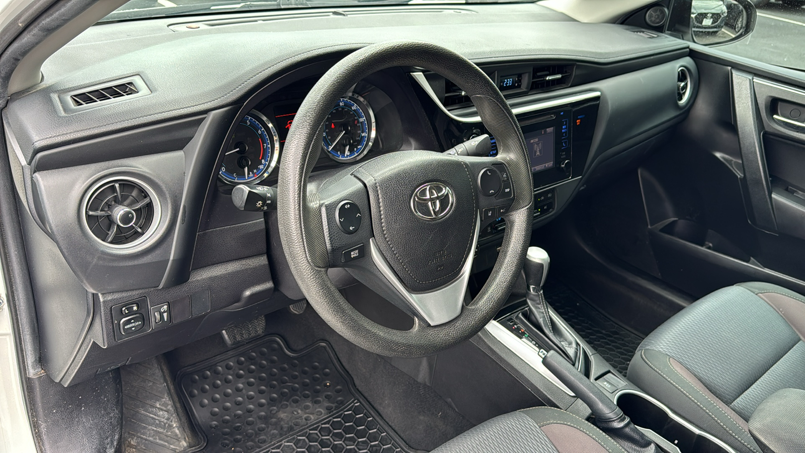 2019 Toyota Corolla LE 12