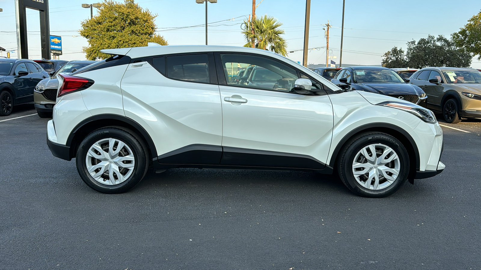 2021 Toyota C-HR LE 9