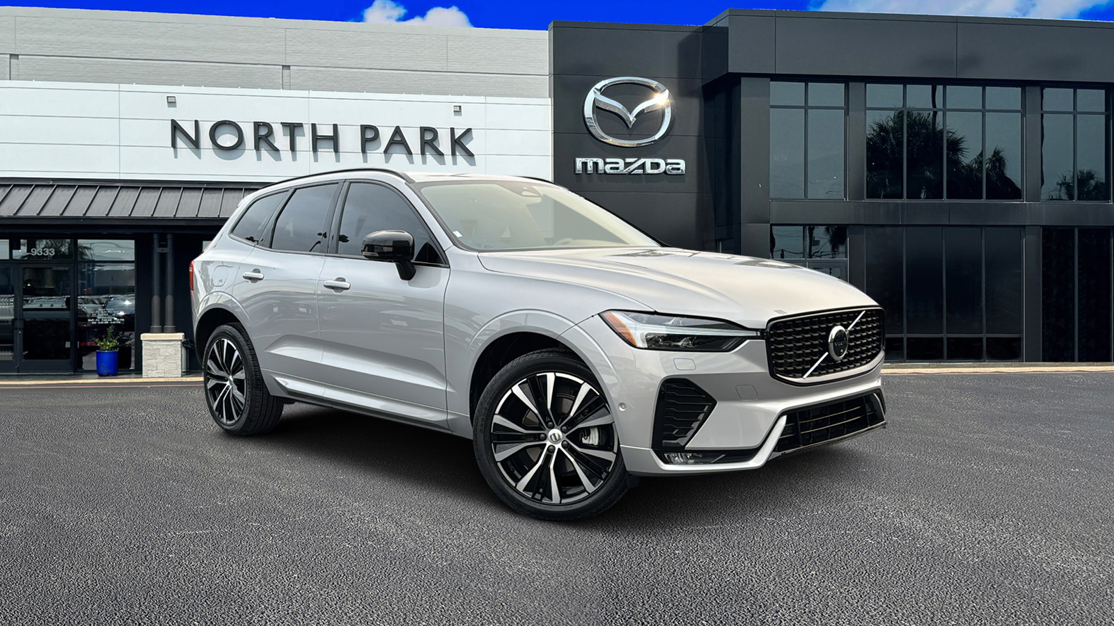 2023 Volvo XC60 B5 Plus Dark Theme 1