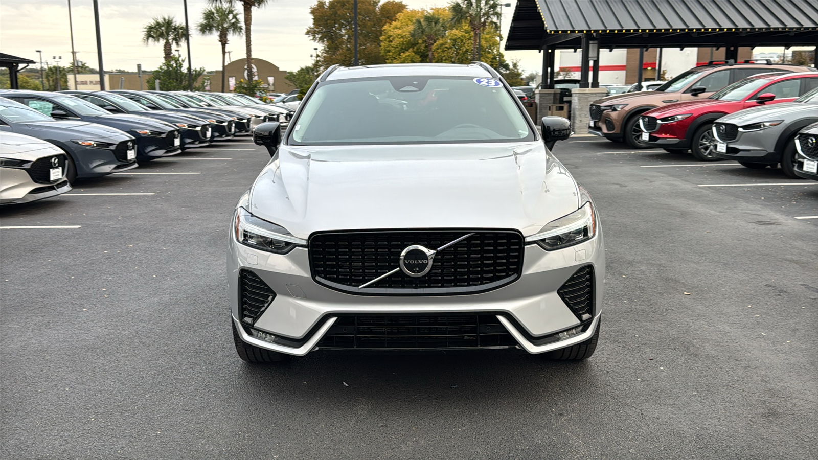 2023 Volvo XC60 B5 Plus Dark Theme 3