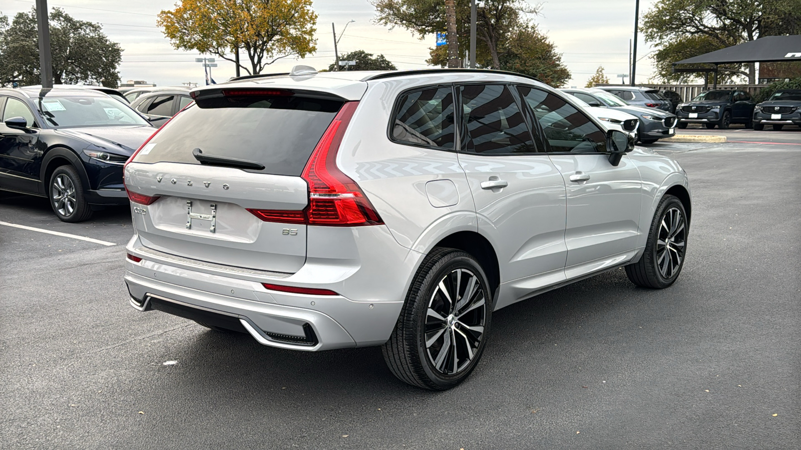 2023 Volvo XC60 B5 Plus Dark Theme 8