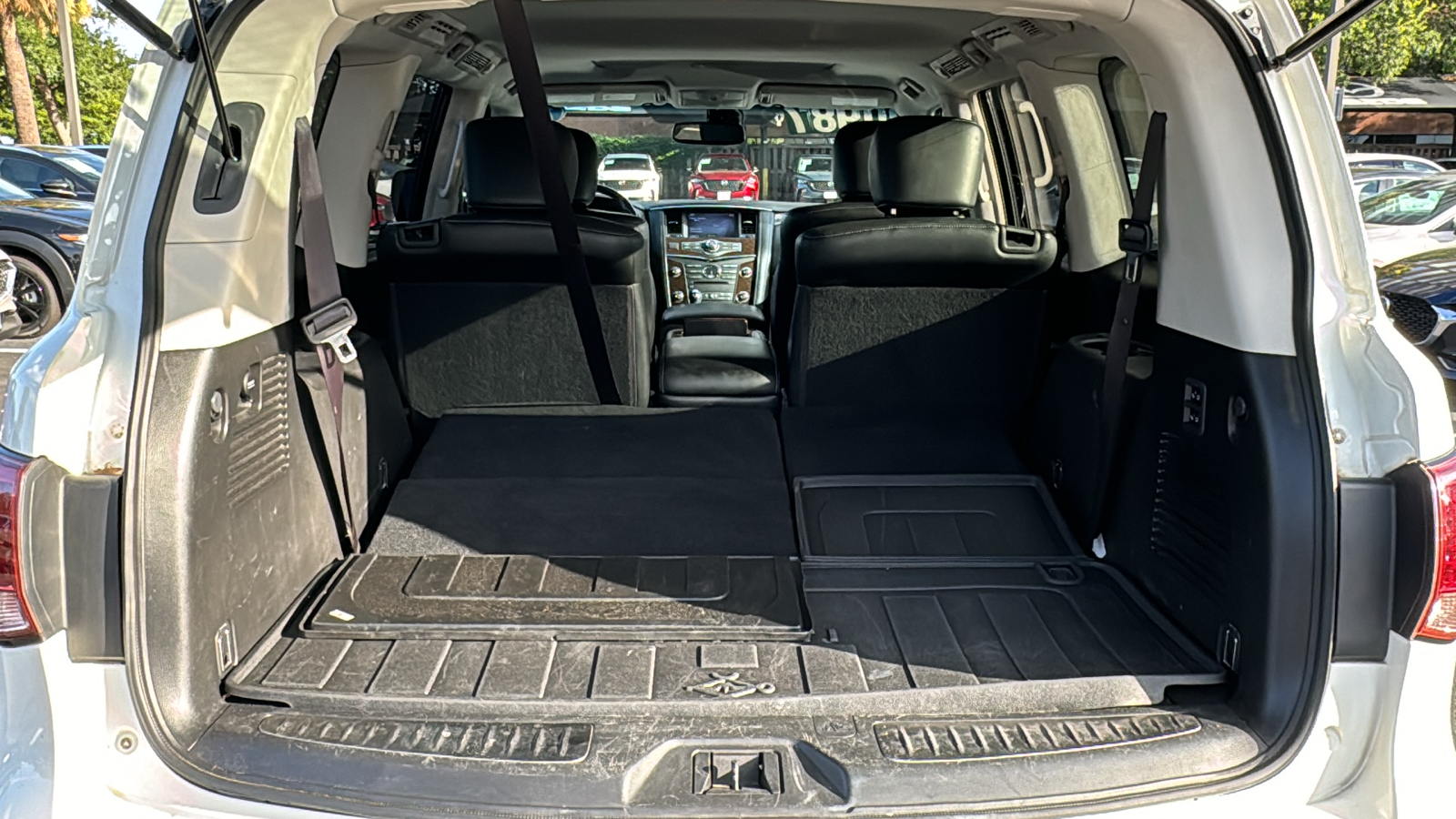 2016 INFINITI QX80 Base 34