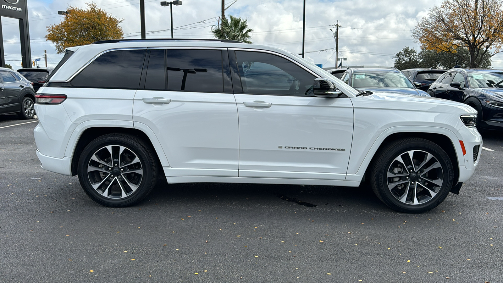 2023 Jeep Grand Cherokee Overland 8