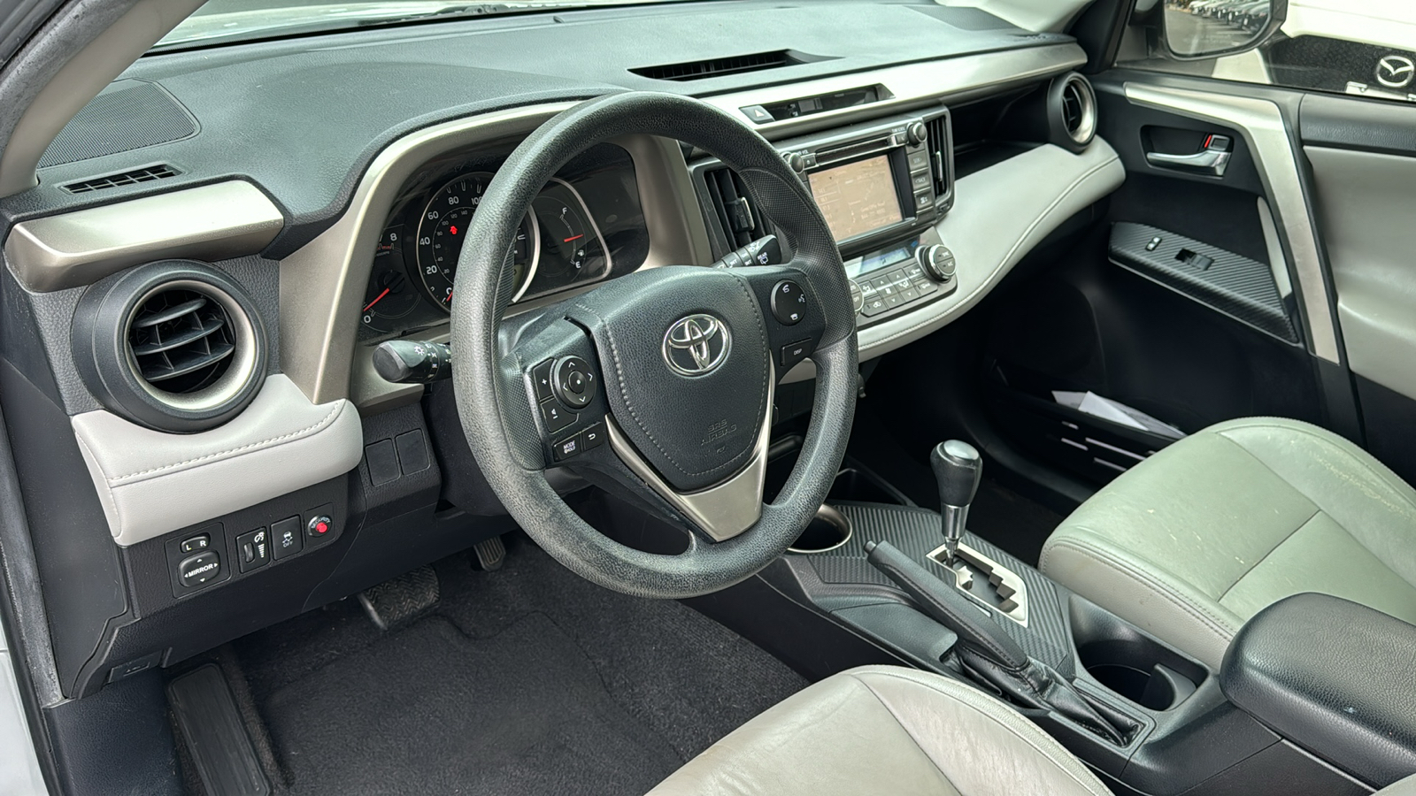 2015 Toyota RAV4 XLE 12