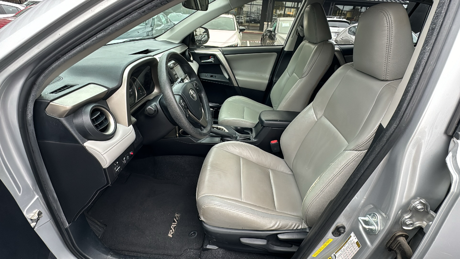 2015 Toyota RAV4 XLE 13