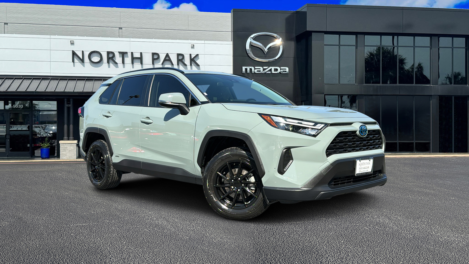 2022 Toyota RAV4 Hybrid XLE 1