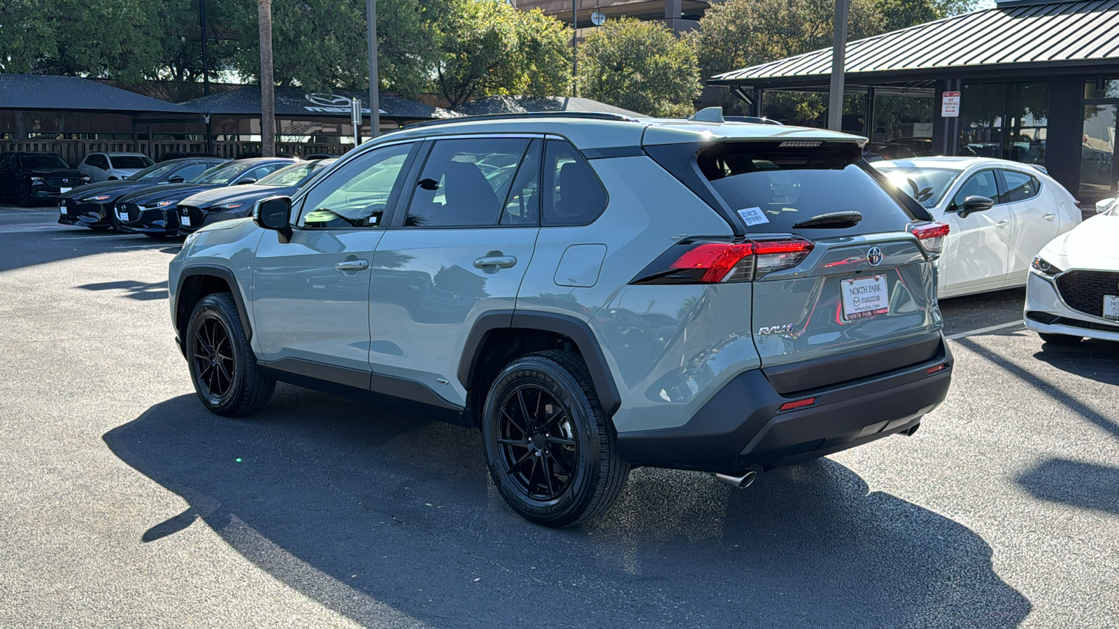 2022 Toyota RAV4 Hybrid XLE 6