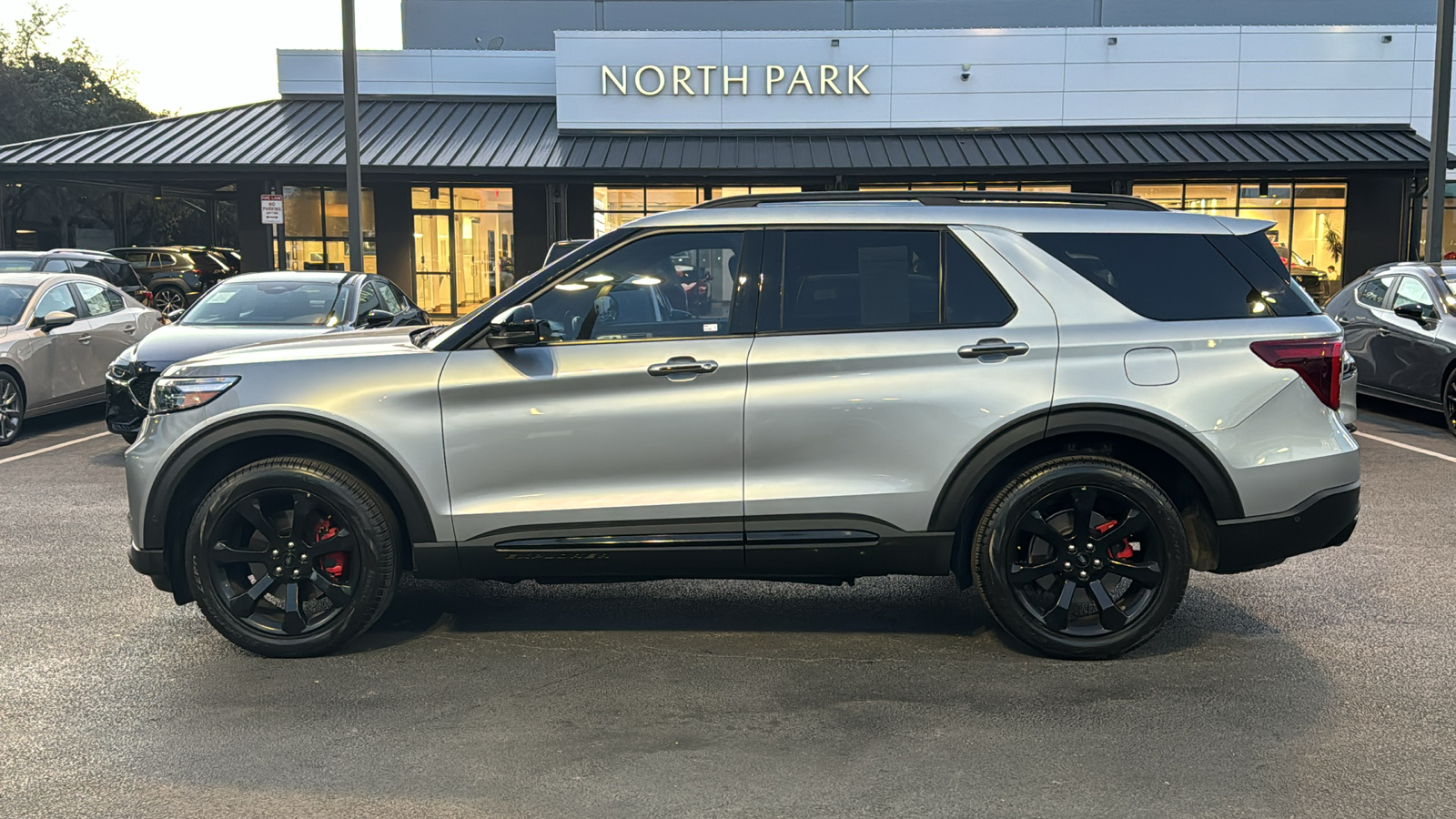 2022 Ford Explorer ST 5