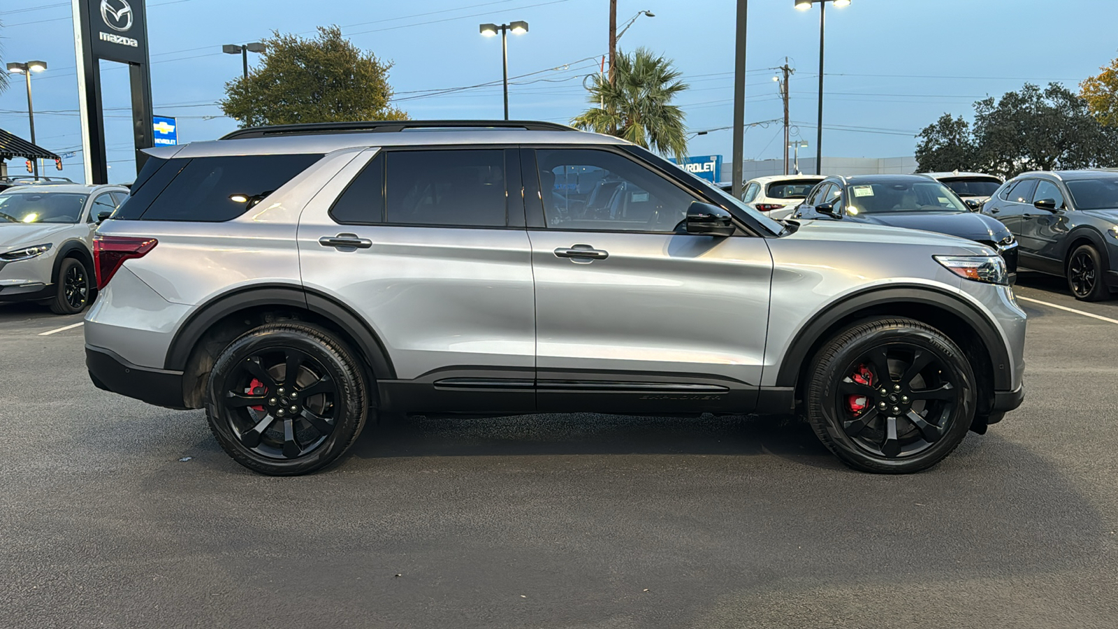 2022 Ford Explorer ST 9