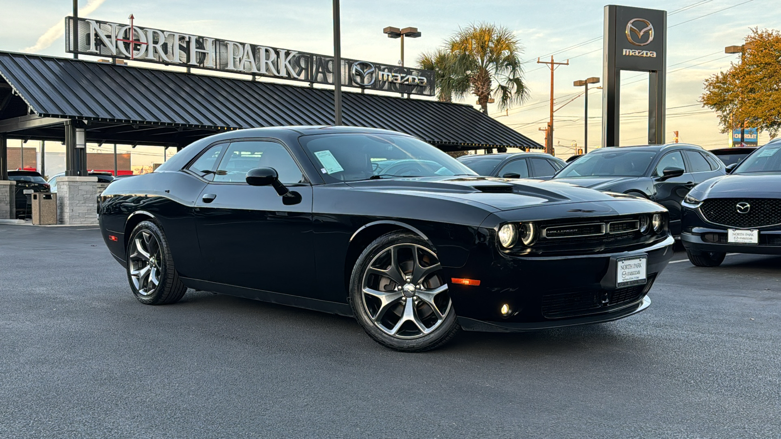 2016 Dodge Challenger SXT 2