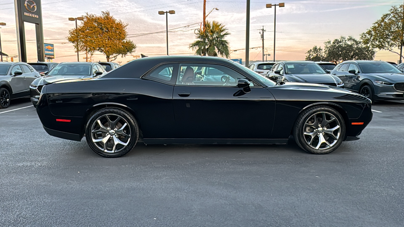 2016 Dodge Challenger SXT 9